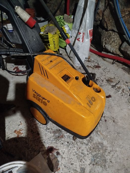 Vendo maquina de lavar pedrade alta pressão
