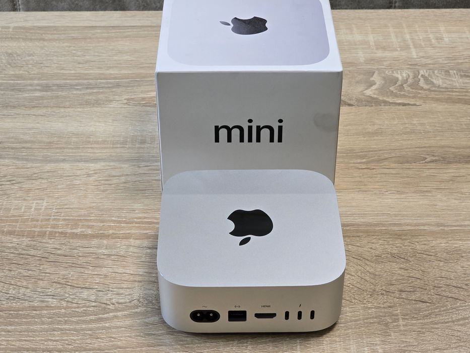 Apple Mac mini Desktop M4 chip 16GB Memory 256GB SSD Silver
