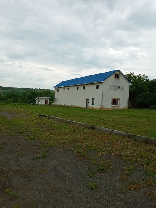 Продам двоповерхове нежитлове приміщення 340 м2 в с. Локітка