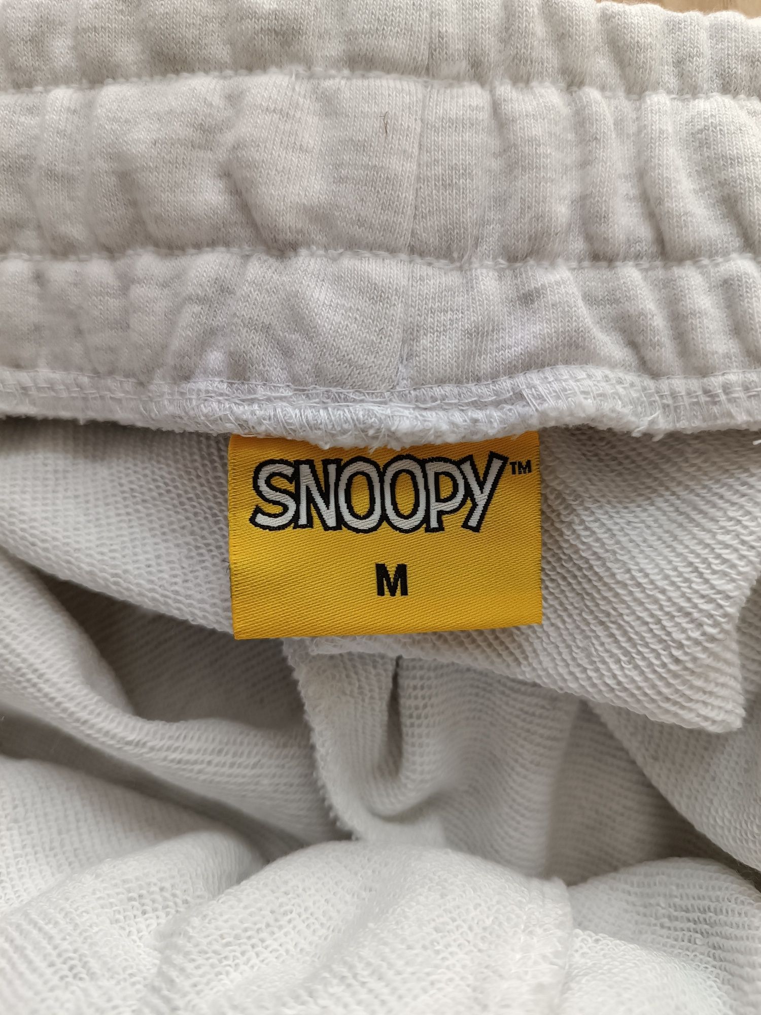 Szare dresowe krótkie spodenki szorty snoopy L/XL 40/42