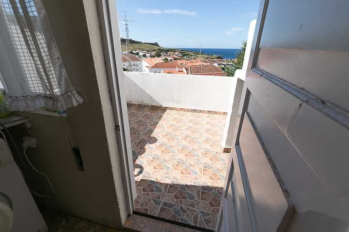 Alugo quarto no Centro de Angra do Heroísmo