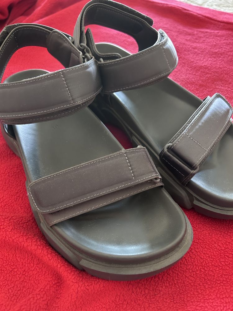 Sandálias cinzentas da Zara