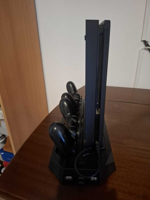 Vendo Playstation 4  em bom estado com acessórios