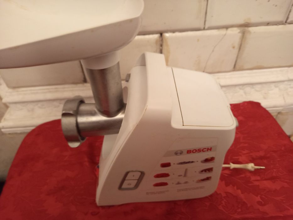 Мясорубка Bosch MFW2510W