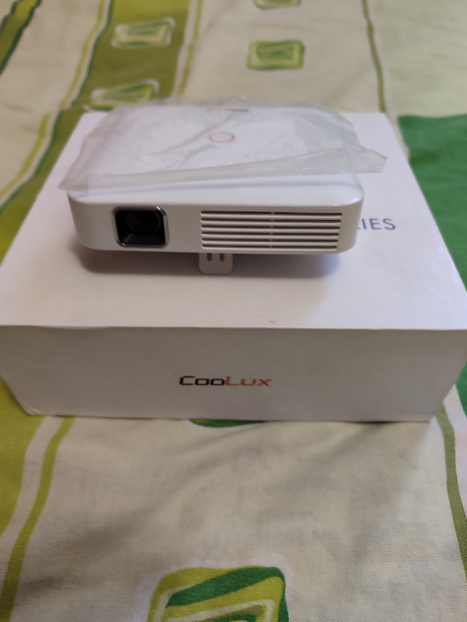 Продам відеопроєктор CooLuxQ7