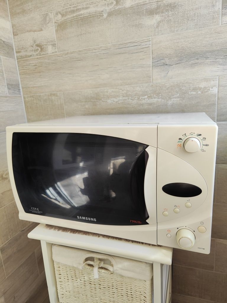 Печь микроволновая Samsung CE2774R-1 с грилем