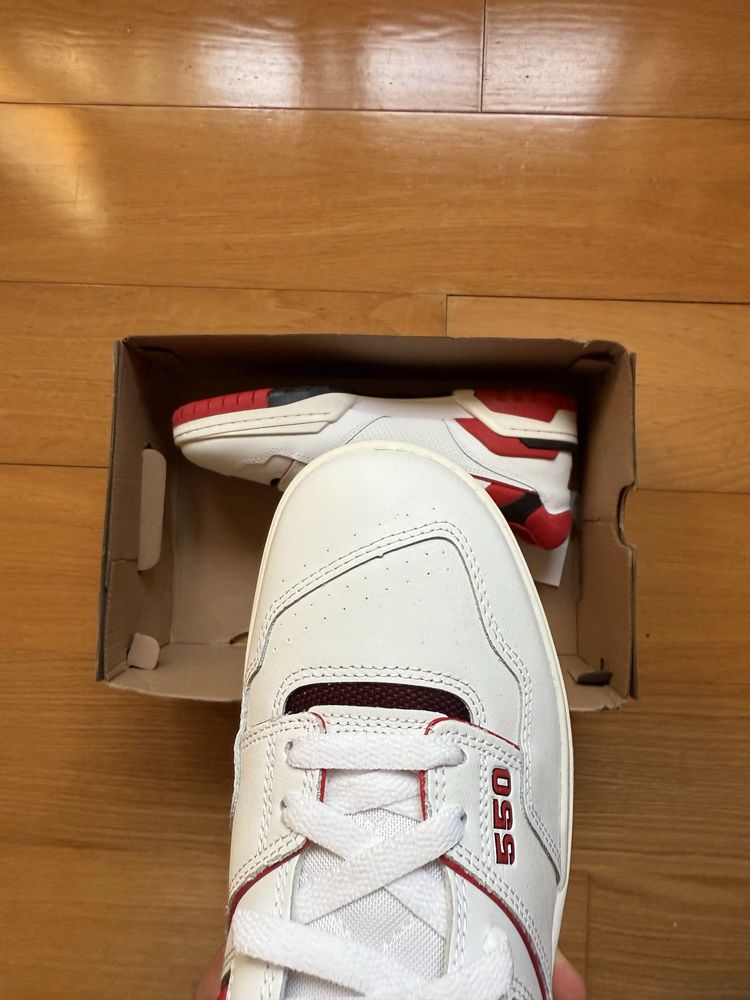 New Balance 550 - Brancas e Vermelhas