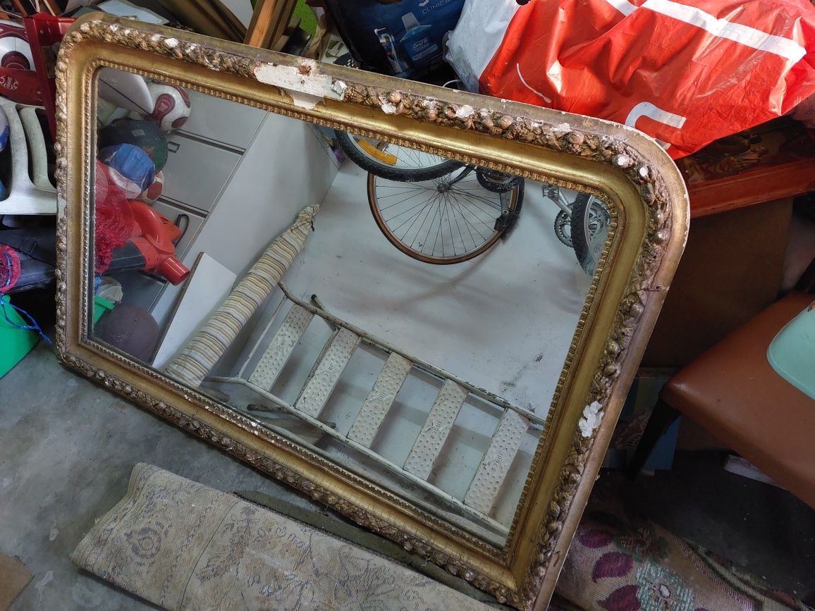Espelho com moldura vintage