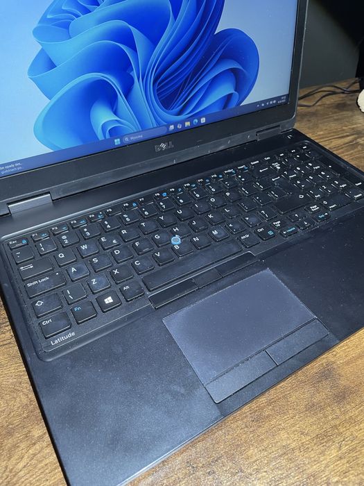 Laptop DELL 5580 i5 - 7gen/RAM 16GB /SSD 238GB Windows 11 Pro