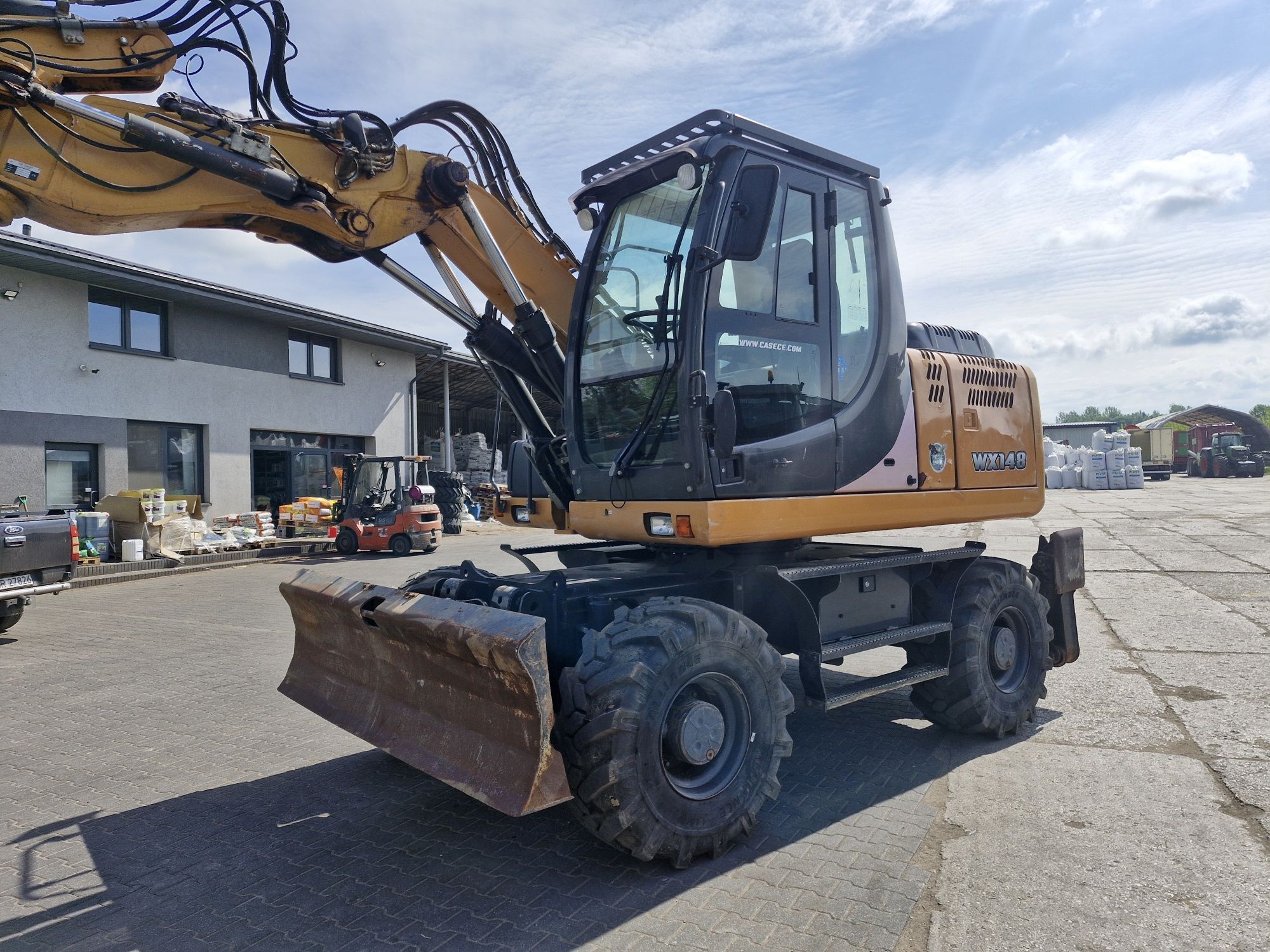 Case wx 148 jcb js 145, 130, liebherr 316,900