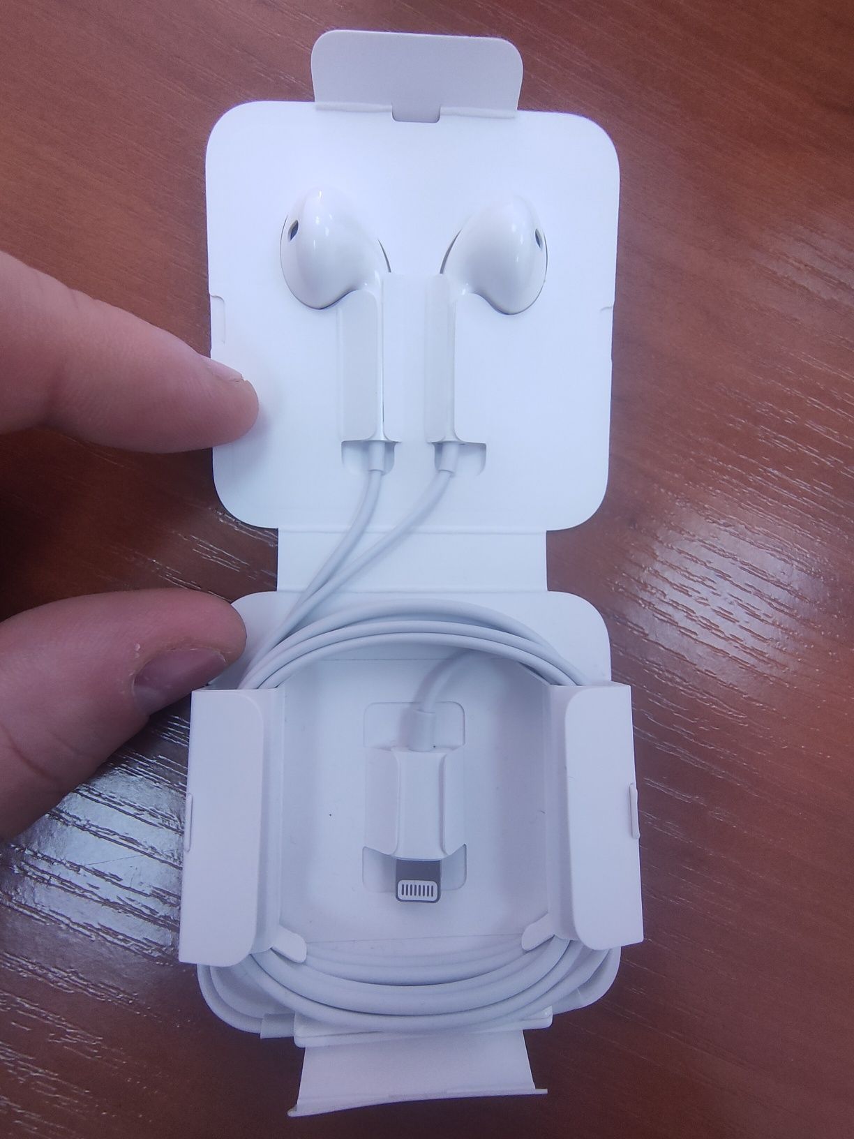 Навушники Apple EarPods with Lightning Connector