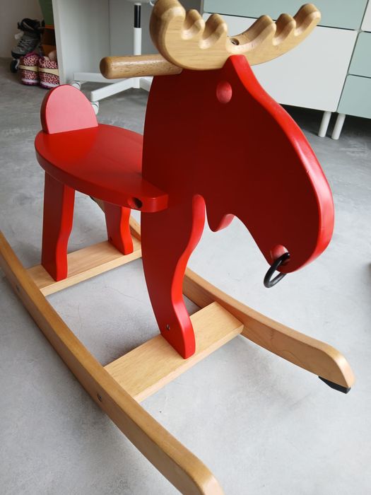 Rena “cavalo” de baloiço