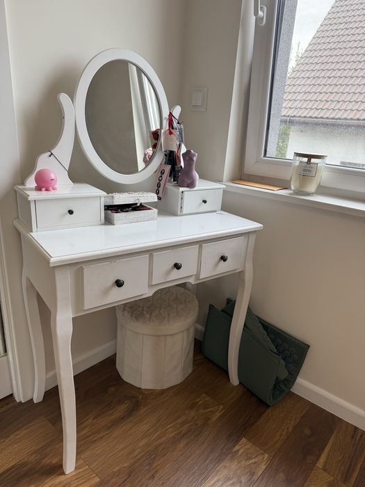 Toaletla Malling Jysk Biała Z Lustrem 5 szuflad