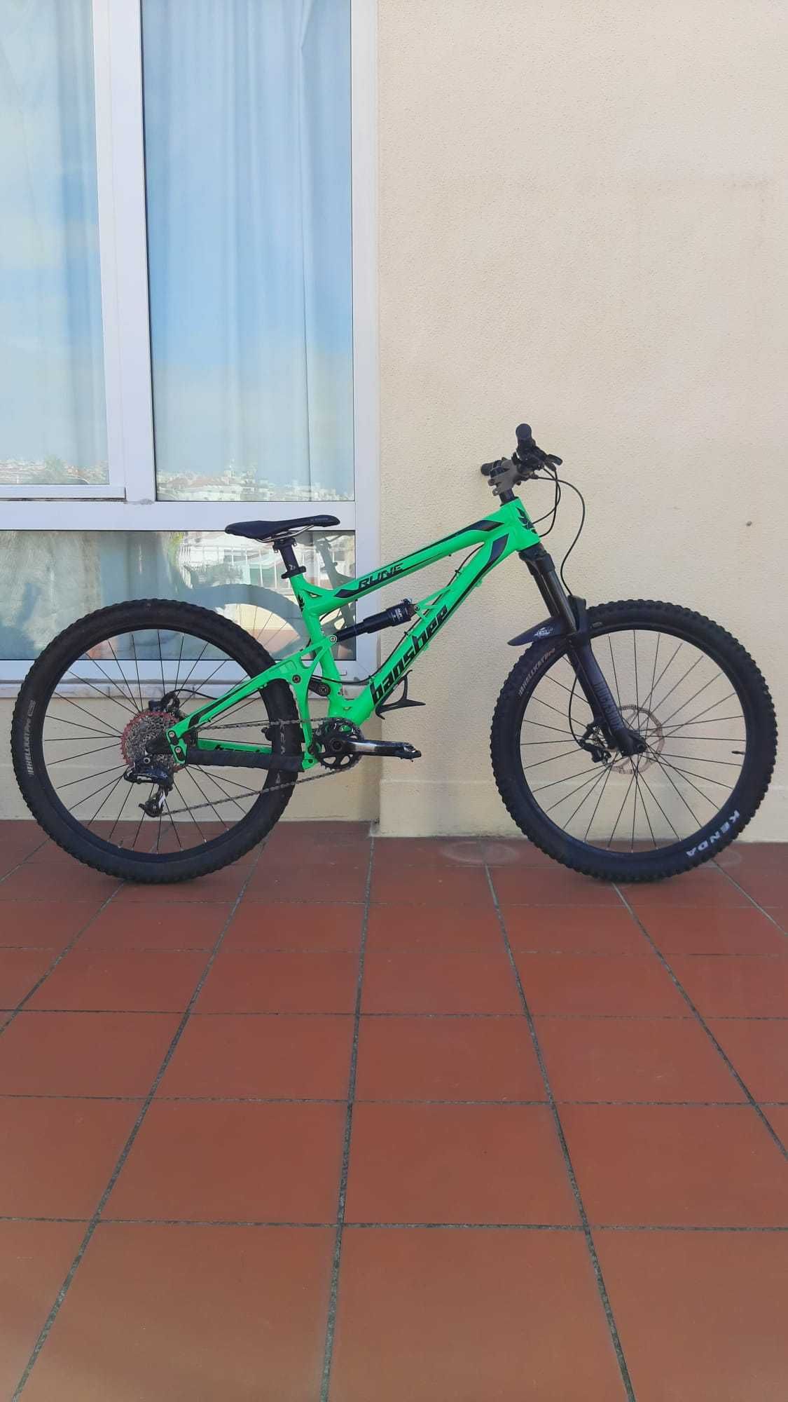 Vendo/Troco Bicicleta 27.5 de enduro Banshee Rune V2  27.5