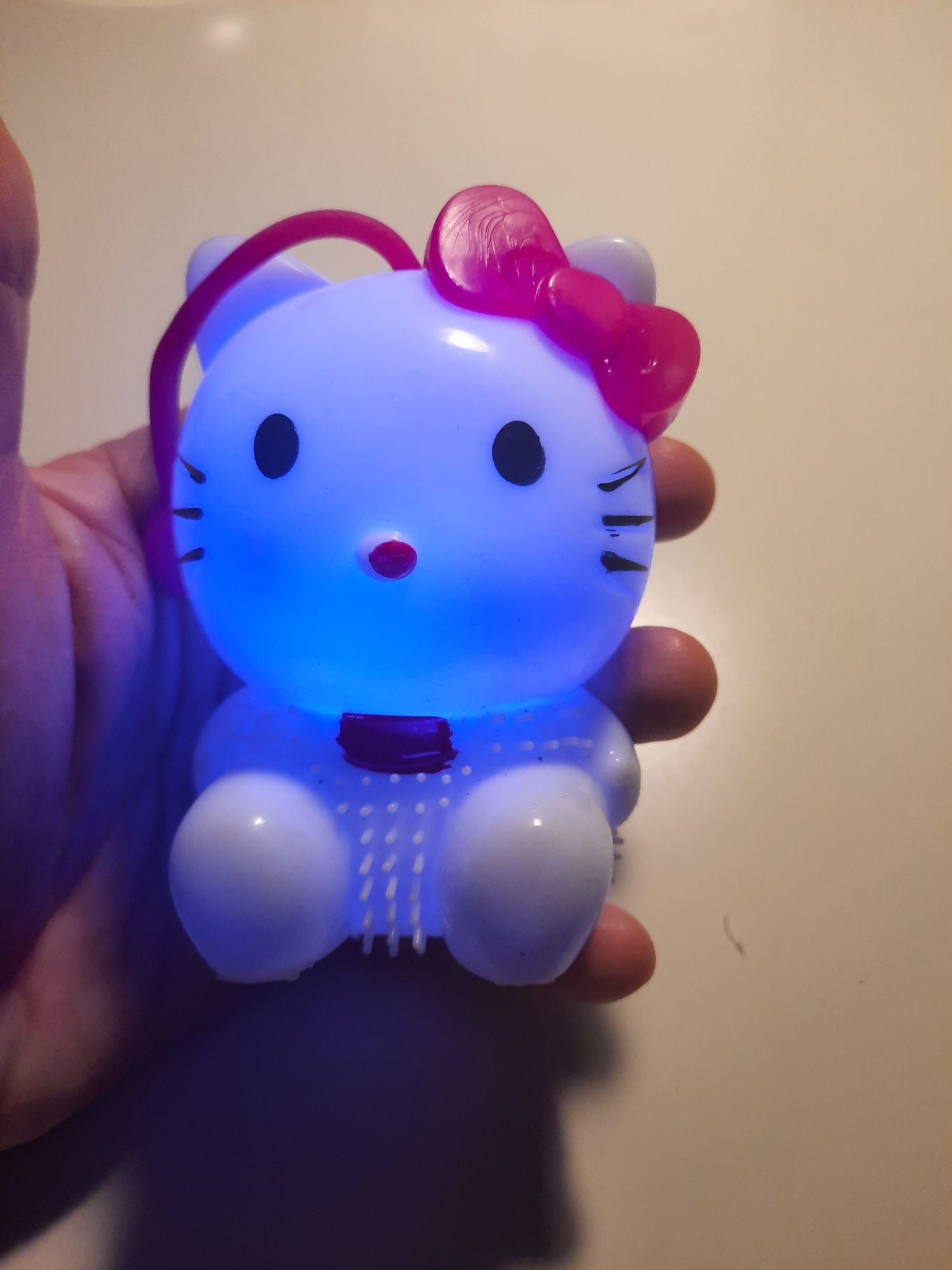 Hello Kitty gumowa zabawka świecąca