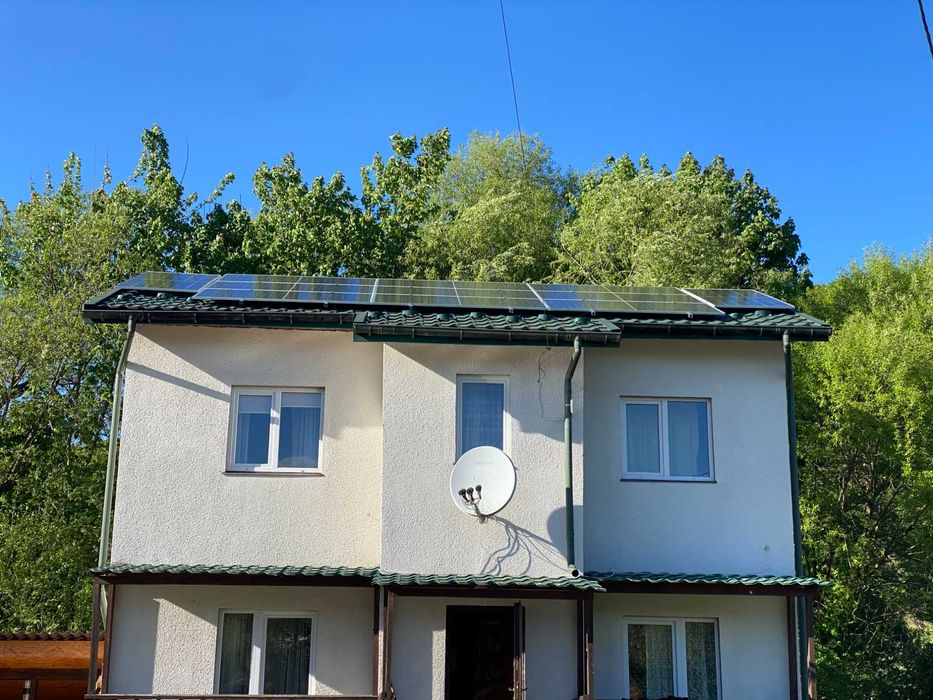 Встановлення сонячних панелей, інверторів, акумуляторів.  Продаж