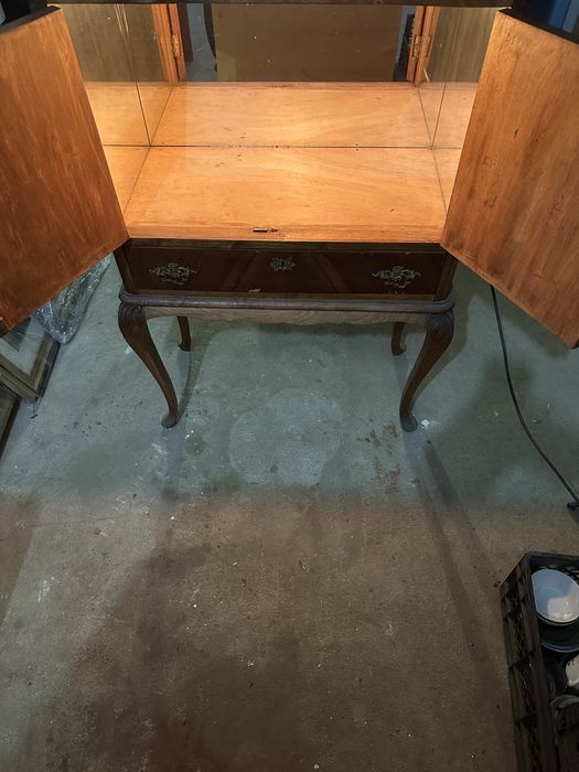 Móvel aparador antigo