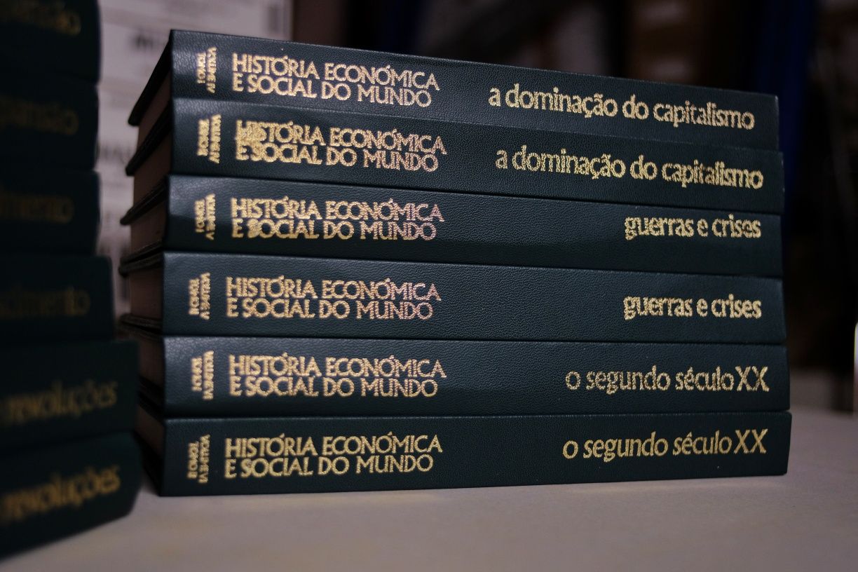 História económica e social do mundo - Pierre Léon - 12 volumes, novos