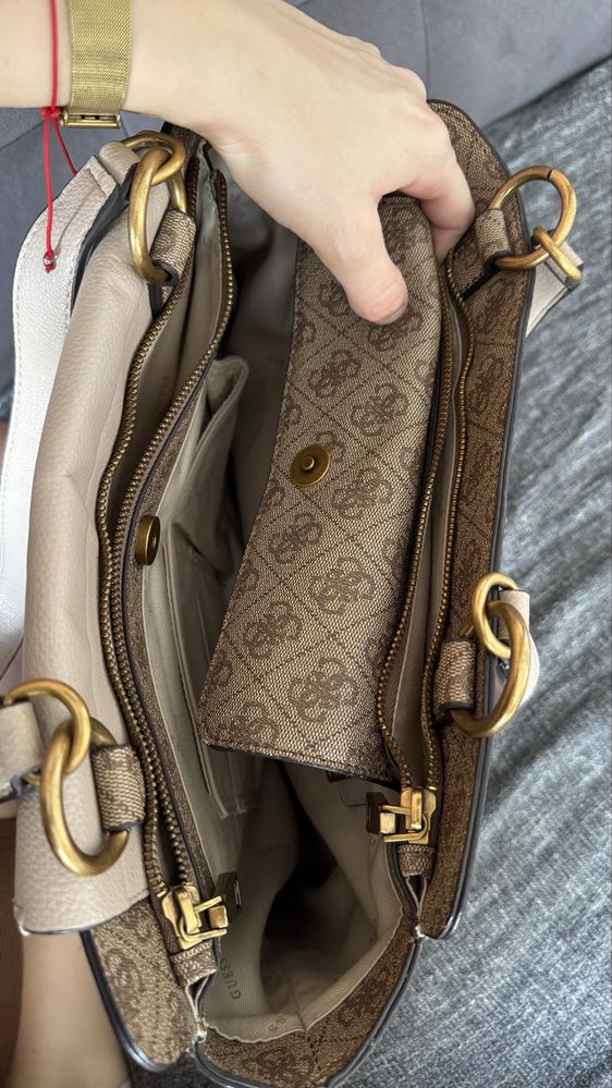 torba torebka logo marka Guess dużo przegródek