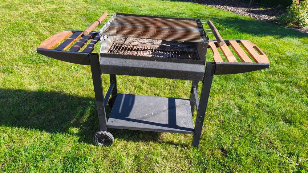 Duży grill ogrodowy