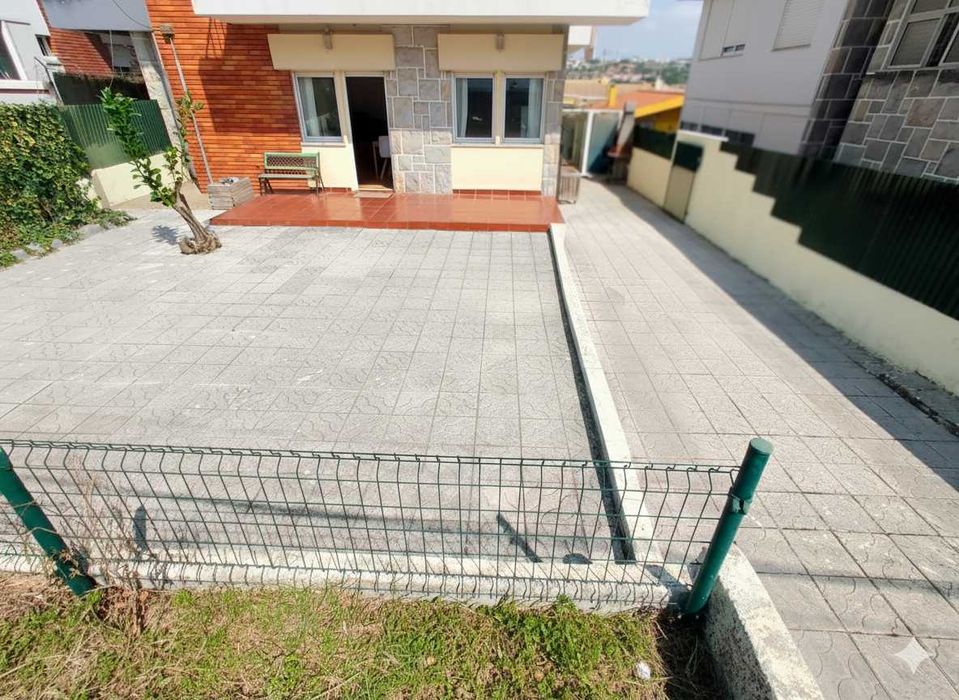 Moradia com terraço-jardim independente de 188 m² em Caxias - Laveiras