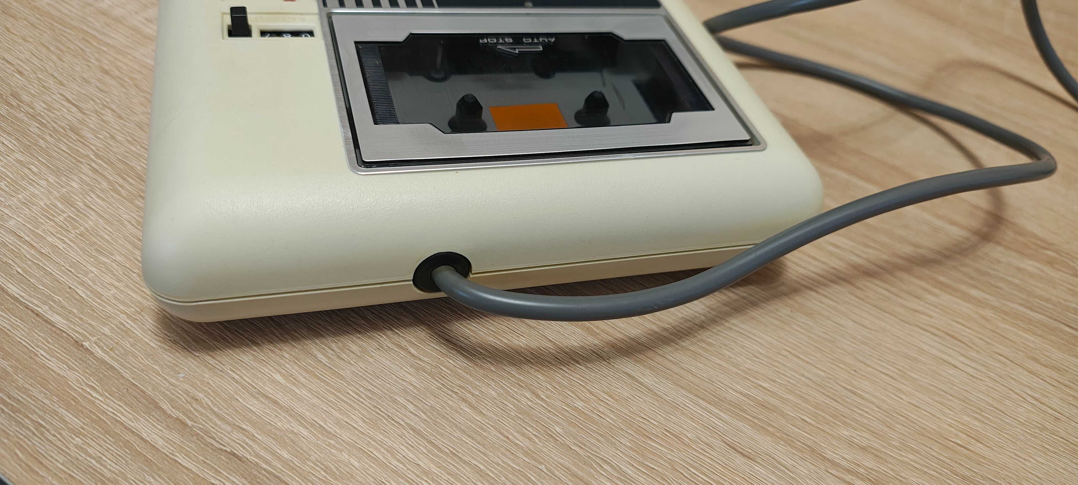 sprzedam magnetofon 1530 model C2N do Commodore C 64 stan bdb