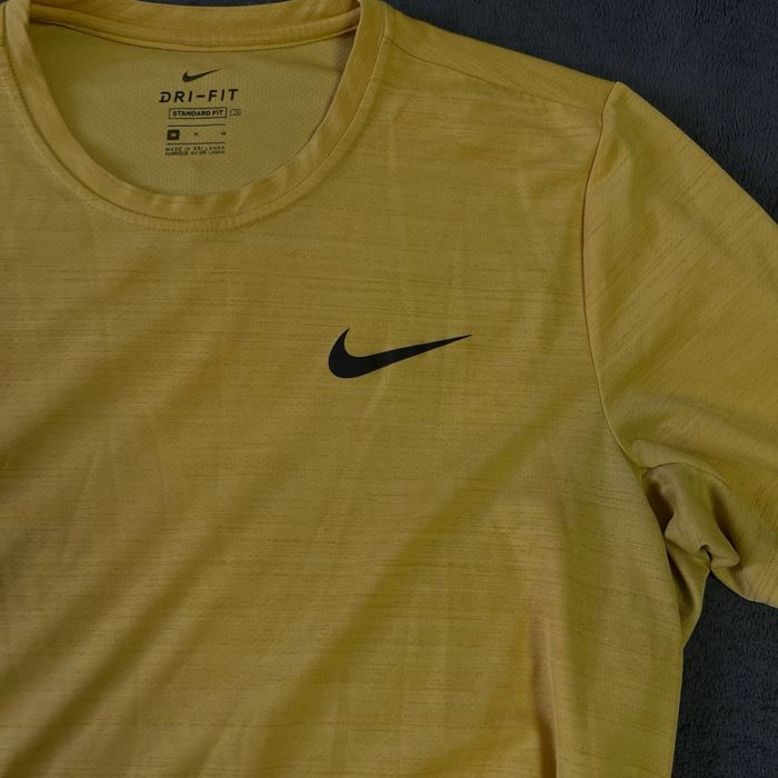 Спортивная футболка nike желтого цвета M
