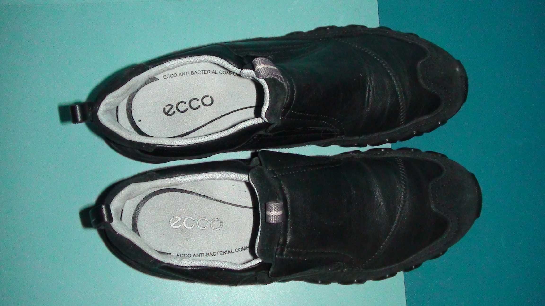 Кожаные кроссовки мокассины Ecco
