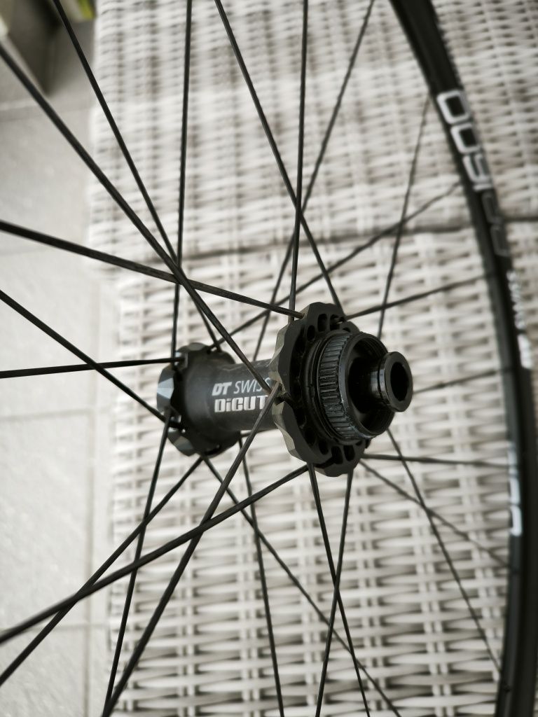 Koło przednie DT Swiss PR 1600 Dicut 21 disc Center Lock 700c 28 cali