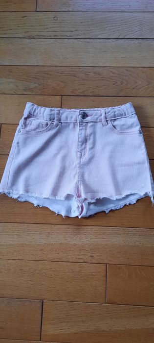 Sprzedam jeansowe spodenki w paseczki r.152