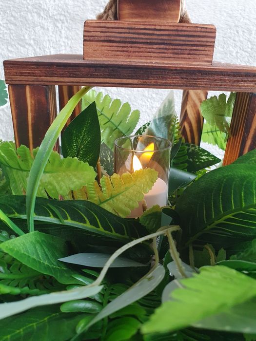 duży stroik na grób kapliczka lampion latarnia latarenka peonia szara