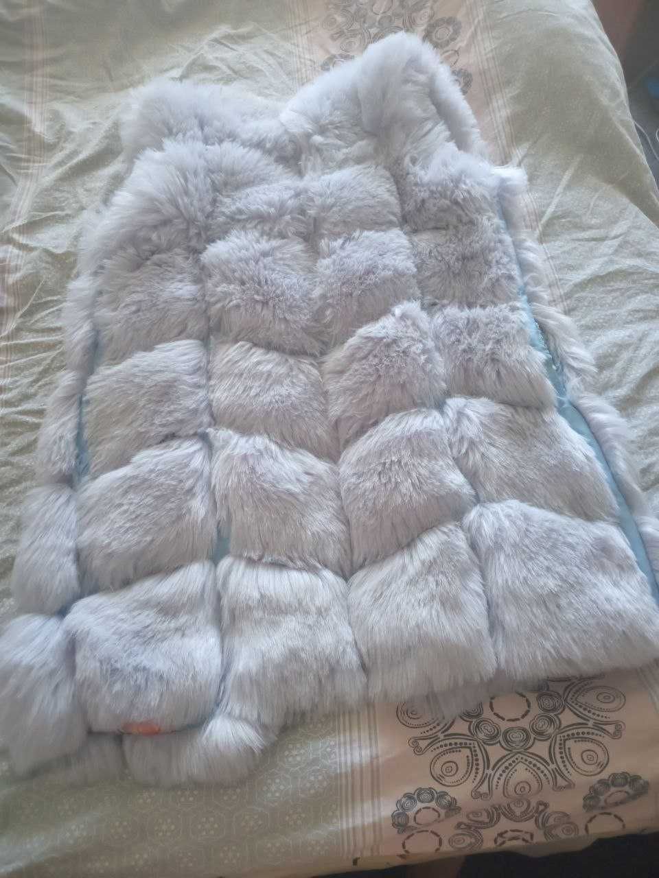 Продам мехову жилетку