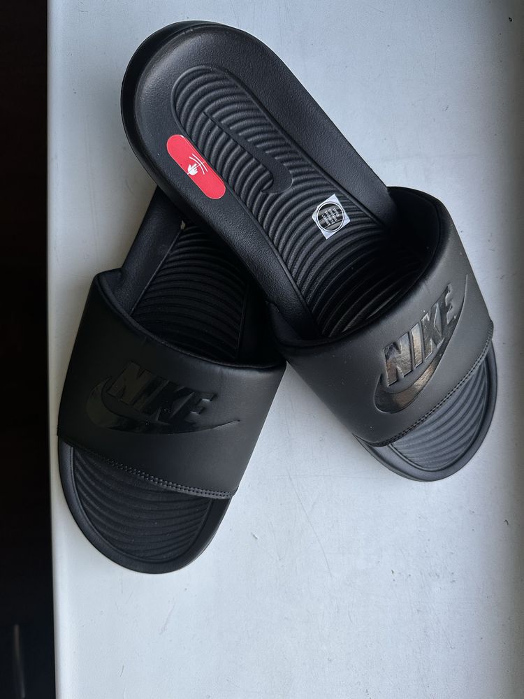 Шльопанці нові Nike