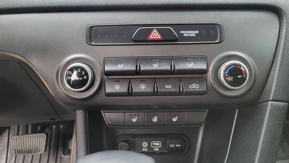 Продам офіційний KIA SPORTAGE