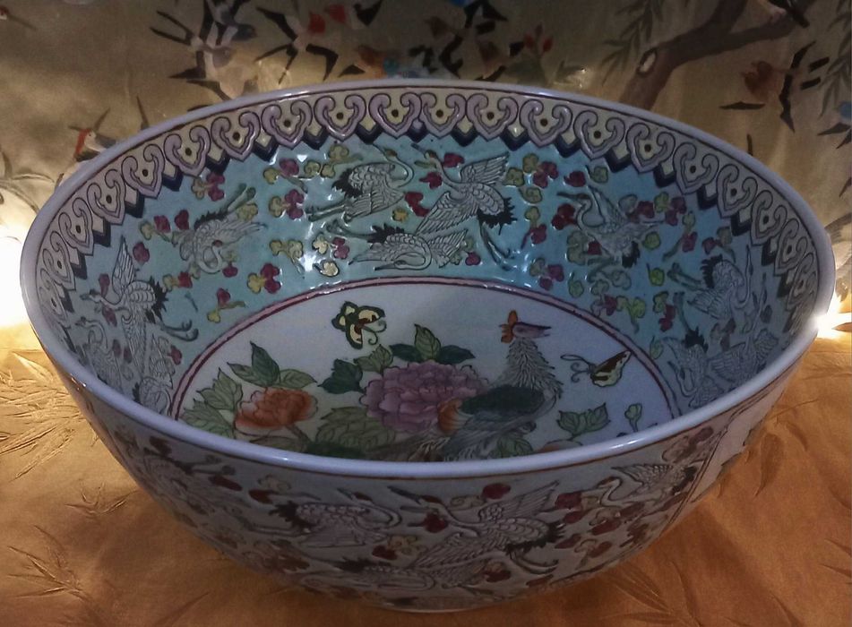 Disponível, Bonita e Grande Taça Vintage, em Porcelana Chinesa