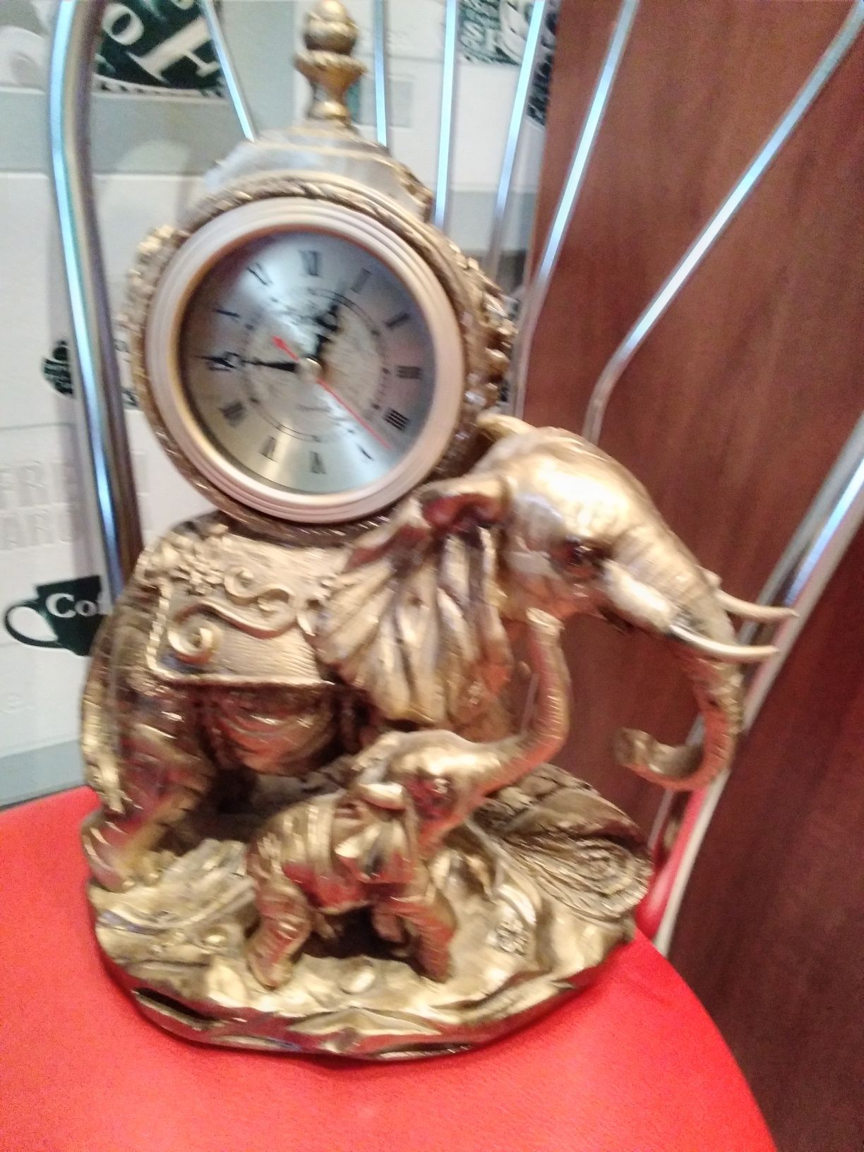 Часы статуэтка  Слон.