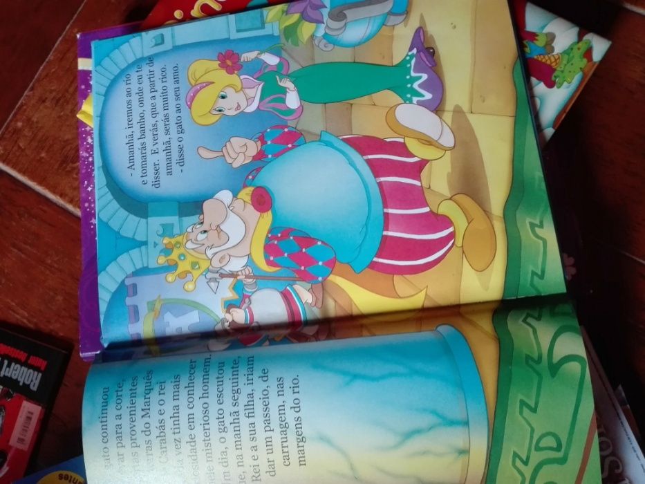 2Livros: Pinóquio e o Gato das botas.