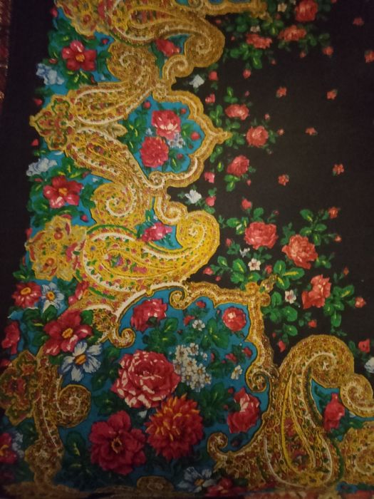 Продаю винтажный женский шерстяной платок