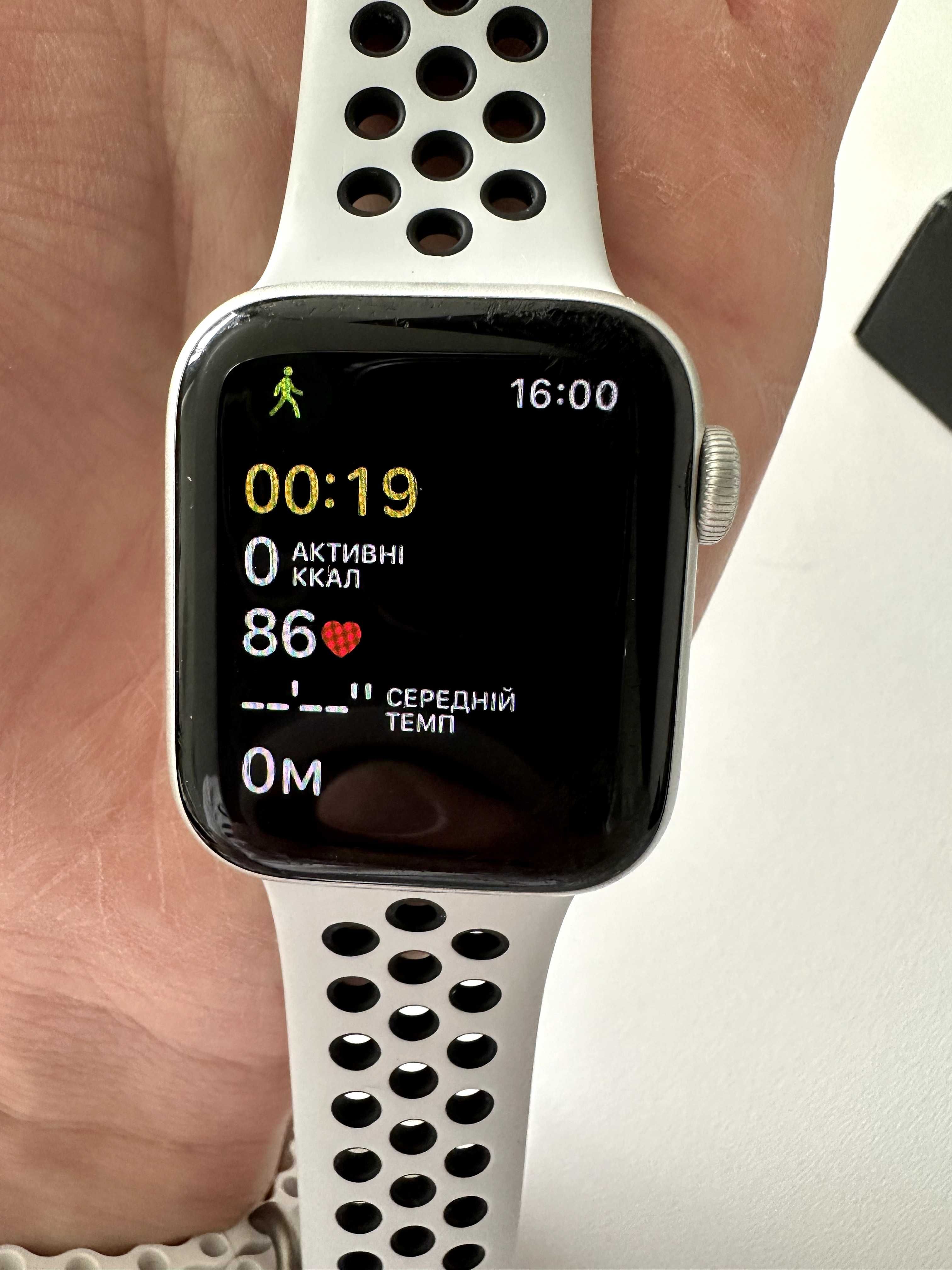 Apple Watch Nike Series 6 40 mm Silver Aluminum Case