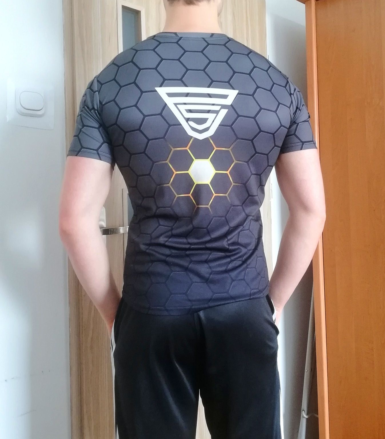 Ciemny sportowy t-shirt męski Freeze