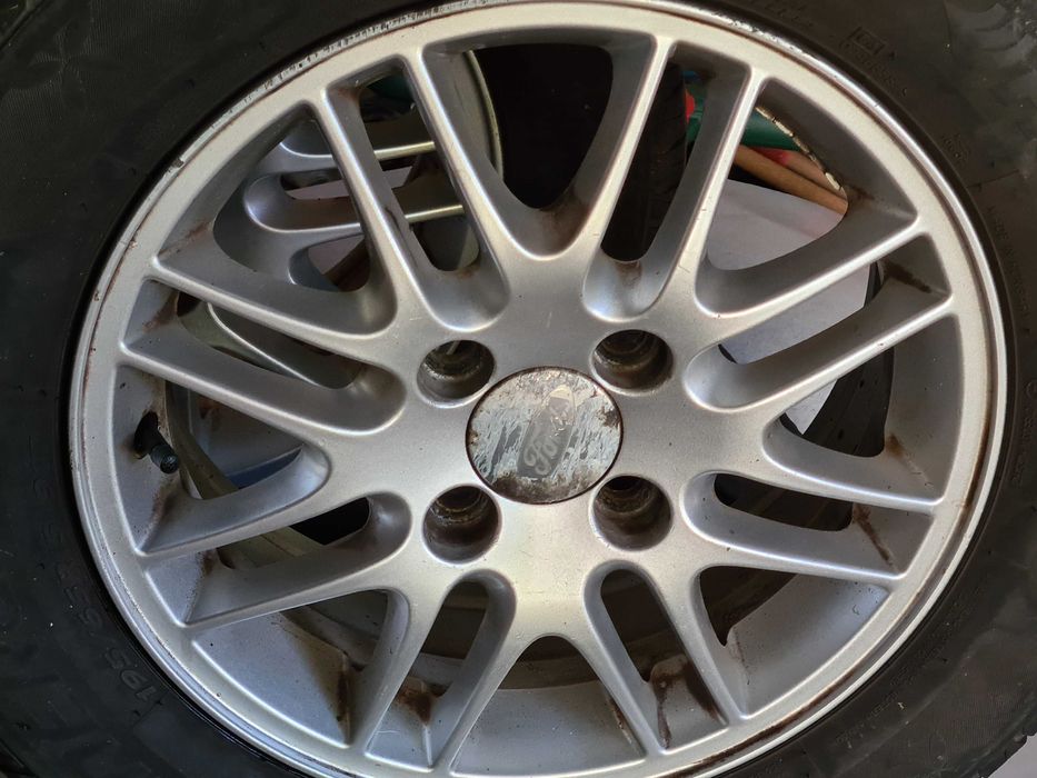 Felgi aluminiowe 15"'- Ford wraz z ..oponami Hankook