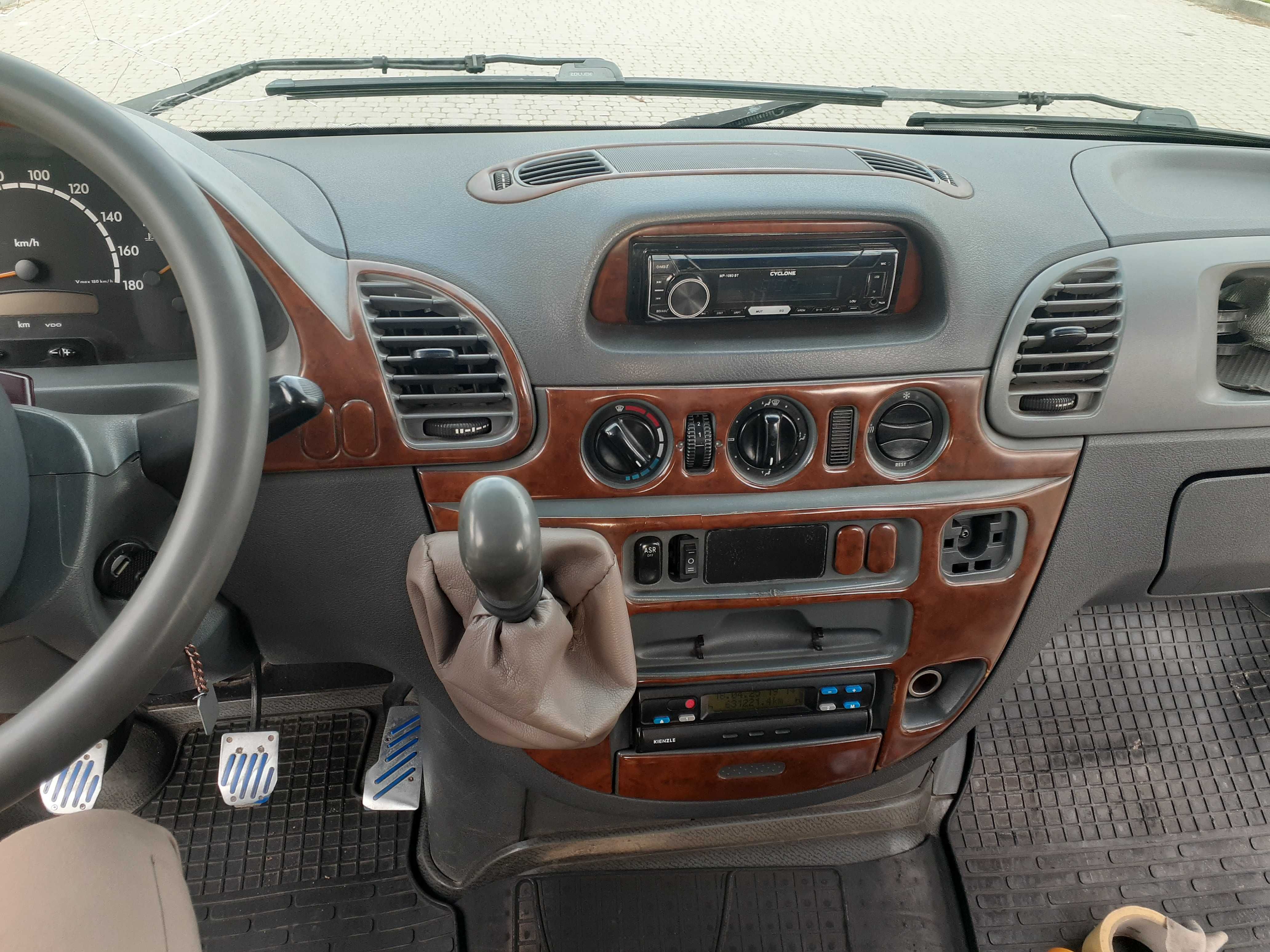 Продам МЕРСЕДЕС Спрінтер 2.2 цді, бус пасажир 9місць ЛЬВІВ SPRINTER
