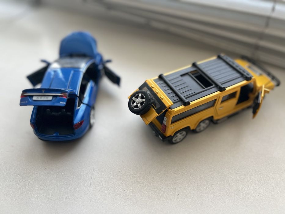 Машинки іграшков металеві по 200 грн. кожна