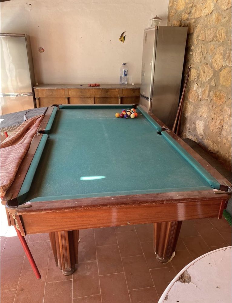 Mesa de Snooker em Madeira Maciça com Base em Pedra + 6 Tacos e Bolas