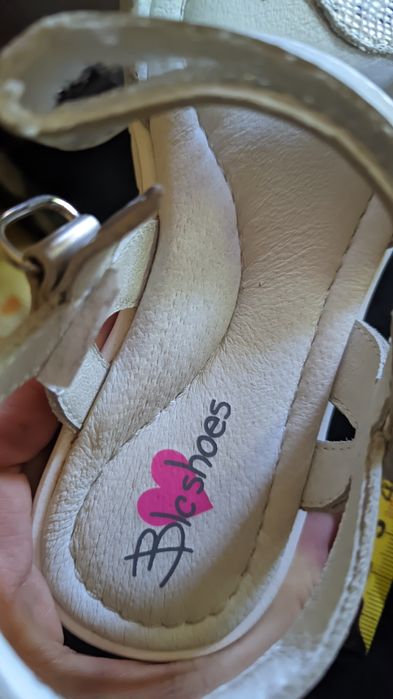 Шкіряні босоніжки на дівчинку 30 розмір