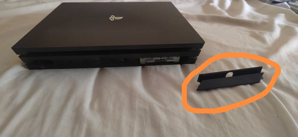 Vendo PlayStation 4 PRO + comando