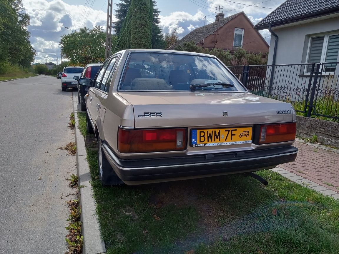 Śliczna mazda 323 1.5 benzyna automat .