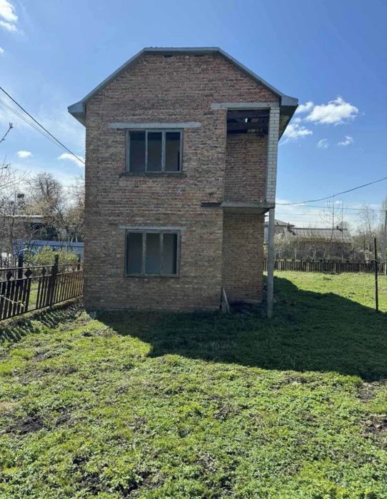 Земельна ділянка з будинком