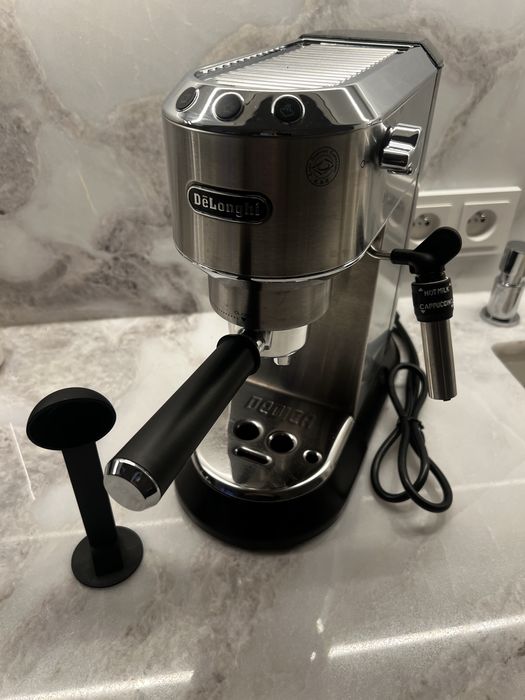 Ekspres kolbowy De’Longhi Dedica