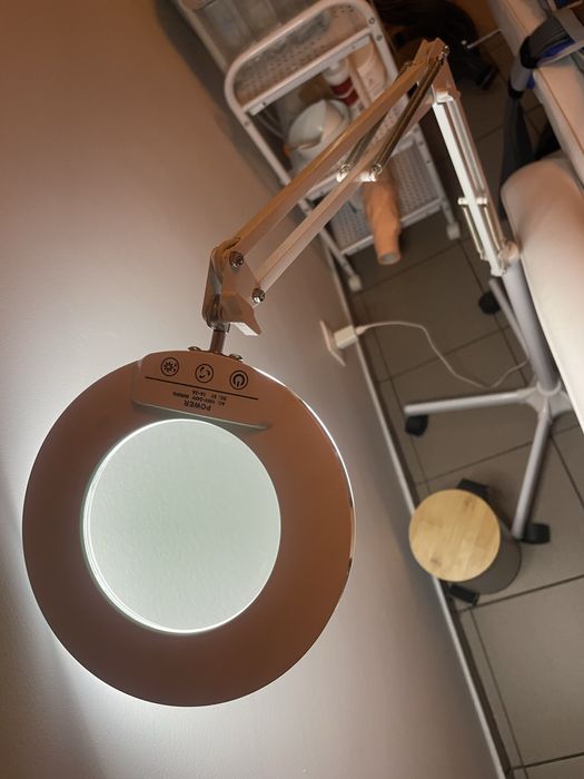 Lampa kosmetyczna z lupą